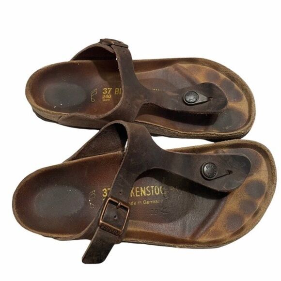 Birkenstock Gizeh Leather T-Strap Sandals - Picture 2 of 7